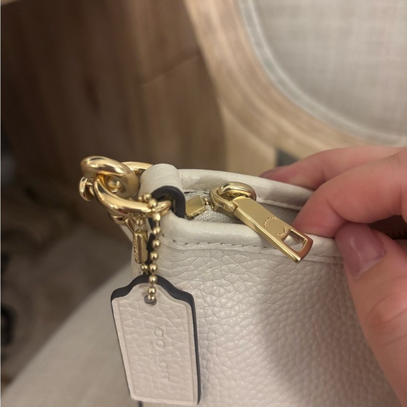Coach White Leather Shoulder Bag with Gold Hardware - Picture 8 of 9